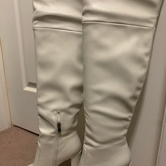 NEW THIGH HIGH BOOTS - Picture 5 of 11